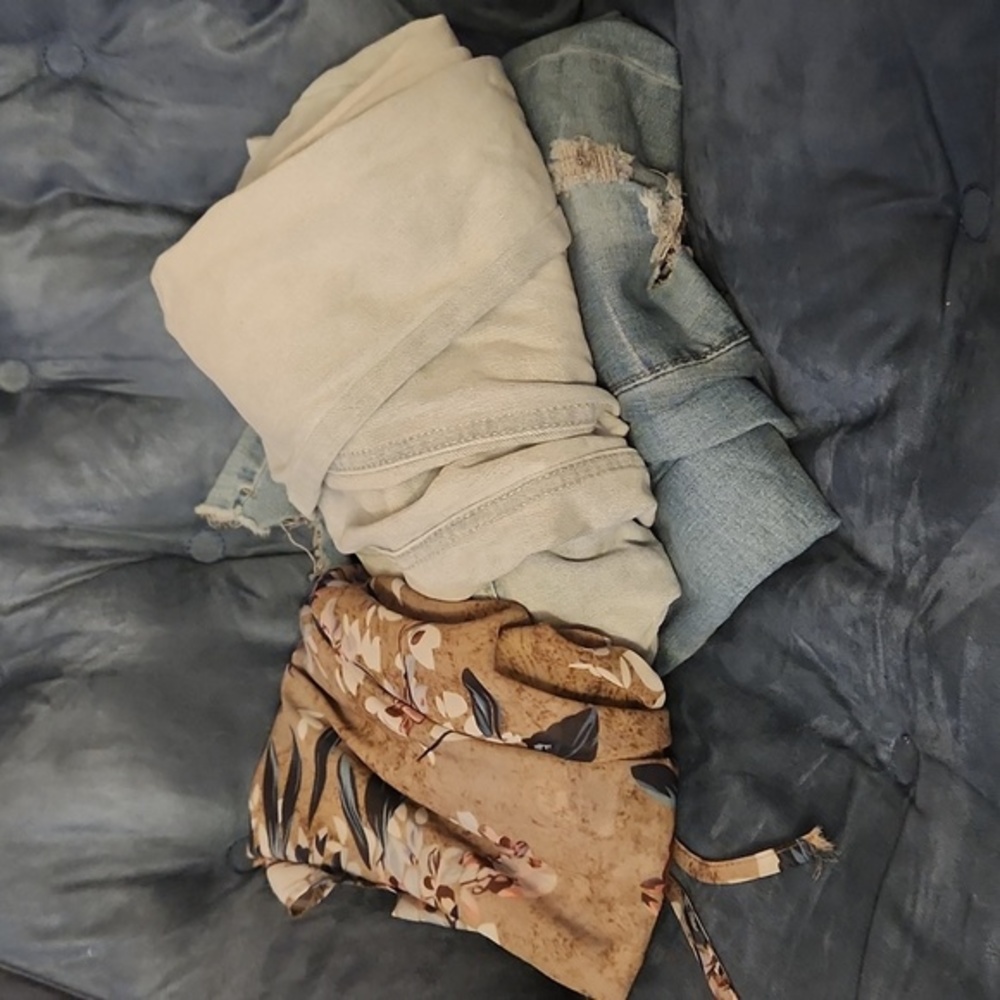 2 pairs of distressed jeans